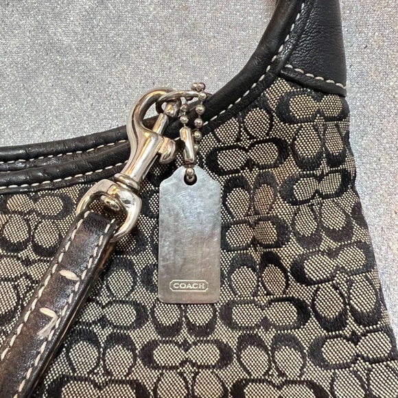 Coach - Picture 4 of 6